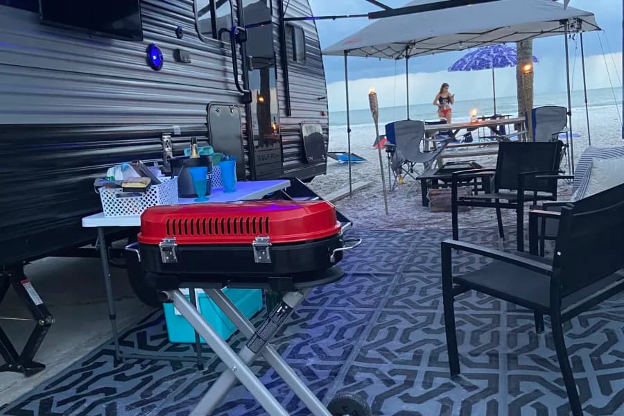 Get cozy, and stay a while. Travel Trailer RV rental for the Florida Keys, exterior