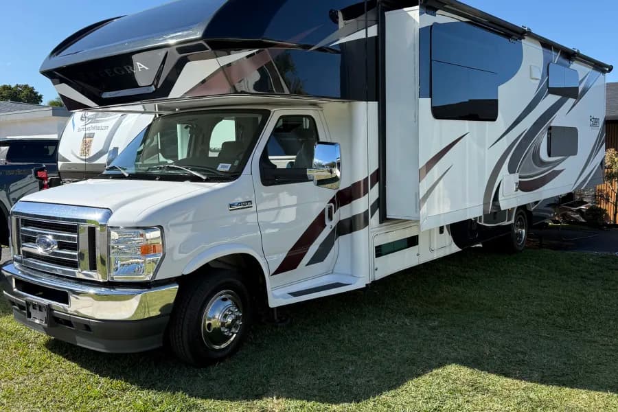"YHOW" MEET ESTEEM OUR LUX CLASS C Class C RV rental for the Florida Keys, exterior