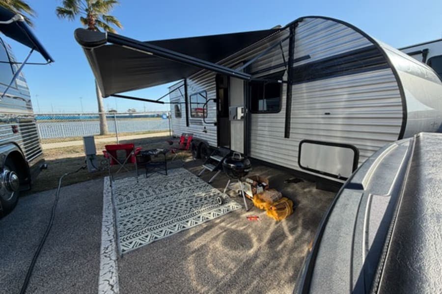 Ready for Summer – Modern 2024 Silver Lake… Travel Trailer RV rental for the Florida Keys, exterior