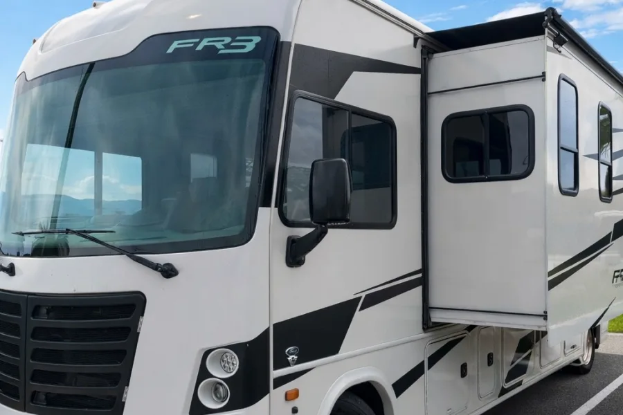 "YHOW" MEET FR3, OUR COZZY CLASS A FOR 11 Class A RV rental for the Florida Keys, exterior