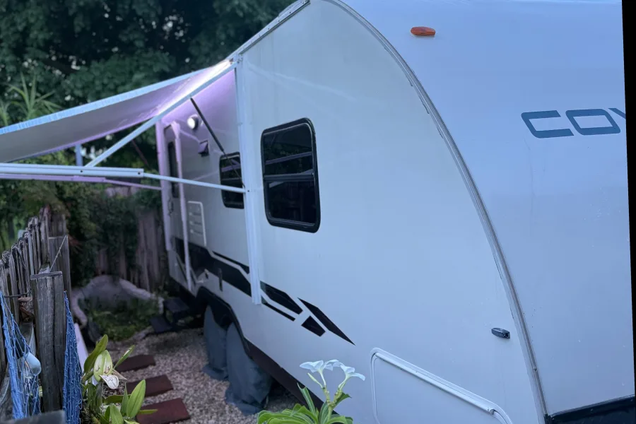 EvaLou RV Rental Travel Trailer RV rental for the Florida Keys, exterior